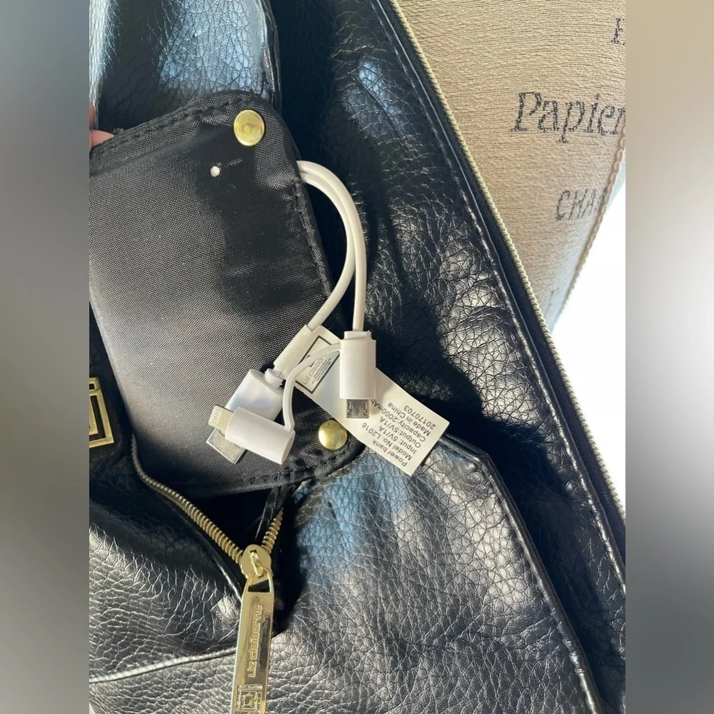 Large Liz Claiborne Black Leather Wristlet With Phone Charger